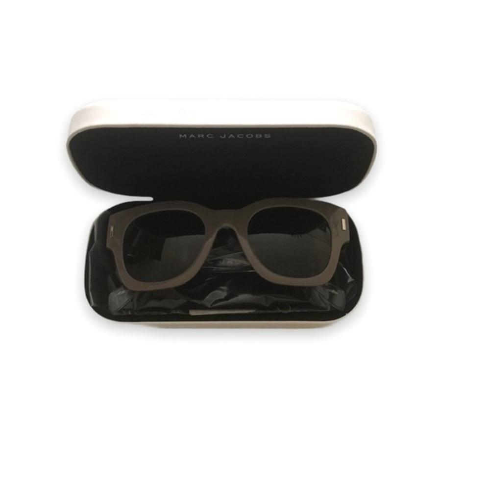 MARC JACOBS SUNGLASSES 🕶